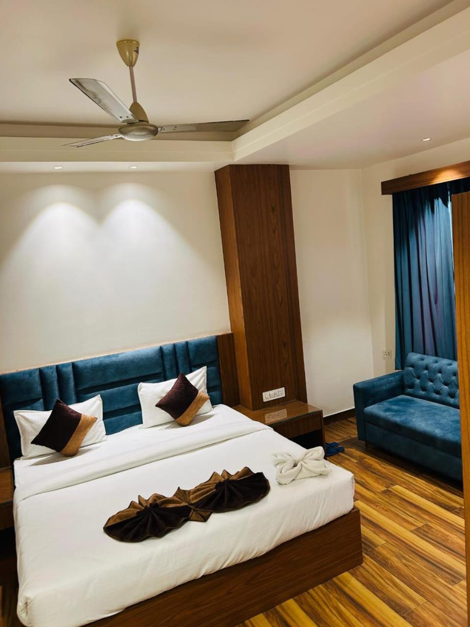 Hotel Swarn Bhoomi Kanpur Ngoại thất bức ảnh