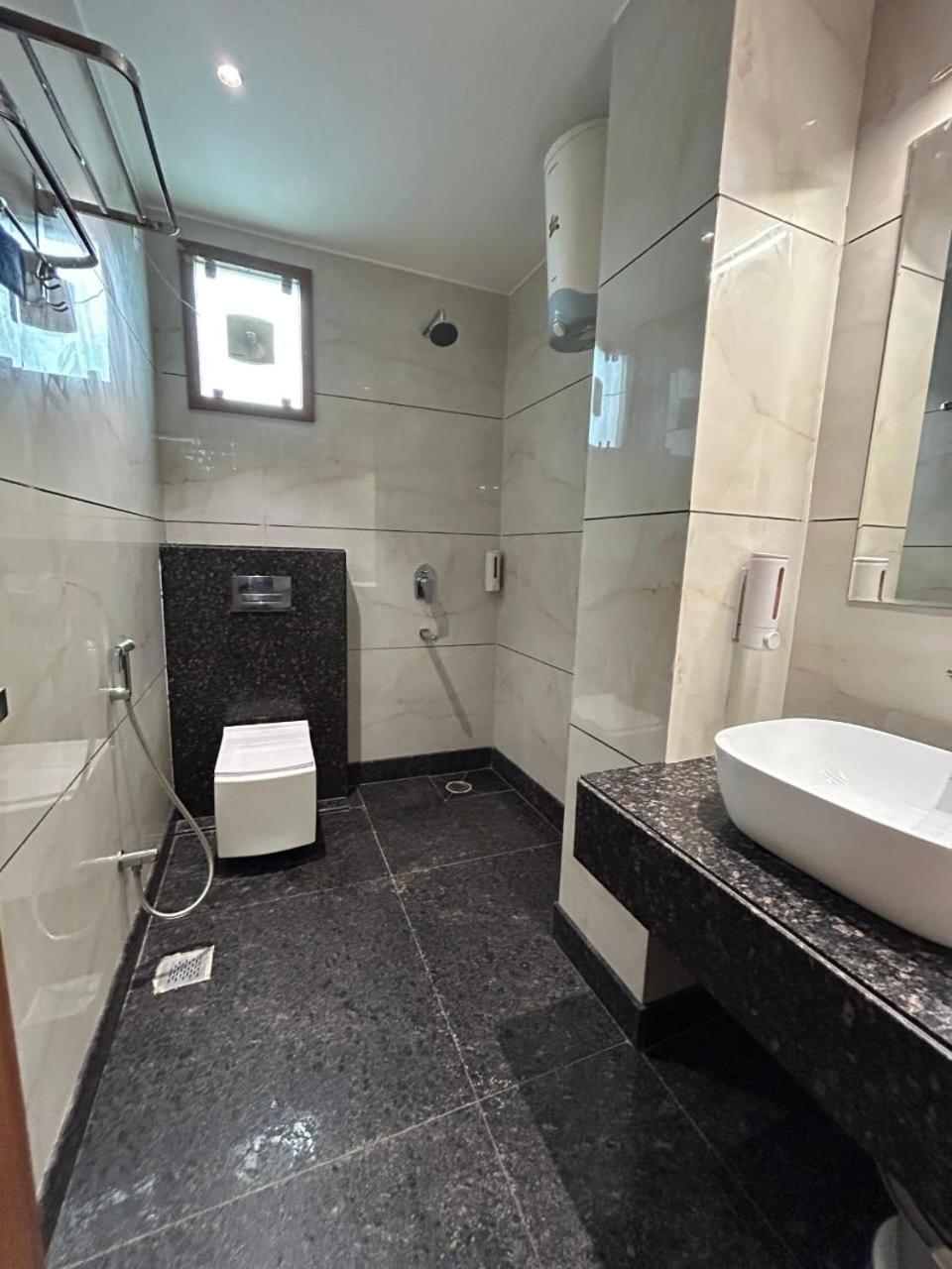 Hotel Swarn Bhoomi Kanpur Ngoại thất bức ảnh